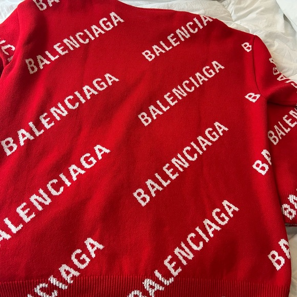 Red  and white oversized balenciaga  sweater authentic size M - Picture 2 of 9